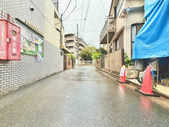 豊島区池袋本町2丁目　新築戸建の前面道路含む現地写真|2026.10.26撮影

現地ご見学希望・資料請求などお気軽にお問い合わせ下さい！
03-5990-5201