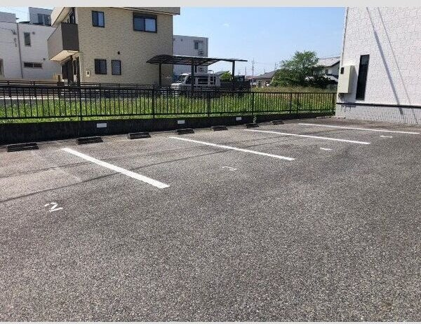 セントレアコートの駐車場