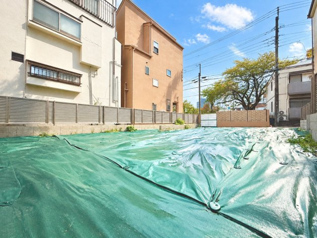文京区本駒込1丁目　建築条件無し売地の外観|2026.10.26撮影

現地ご見学希望・資料請求などお気軽にお問い合わせ下さい！
03-5990-5201