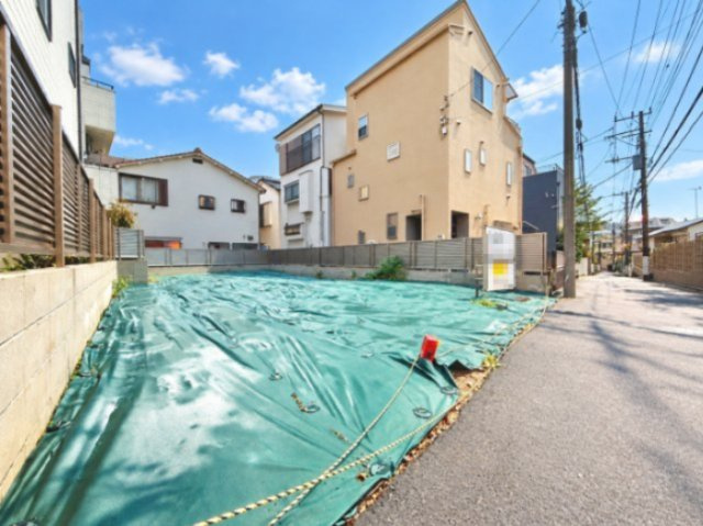 文京区本駒込1丁目　建築条件無し売地の外観|2026.10.26撮影

現地ご見学希望・資料請求などお気軽にお問い合わせ下さい！
03-5990-5201