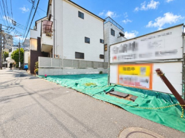 文京区本駒込1丁目　建築条件無し売地の外観|2026.10.26撮影

現地ご見学希望・資料請求などお気軽にお問い合わせ下さい！
03-5990-5201