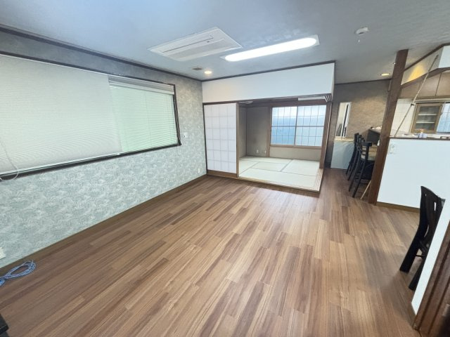 松山１丁目戸建住宅の居間・リビング