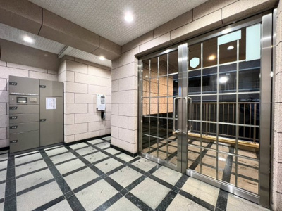 【エントランス】 | ニッセーさちが丘D棟　南万騎が原駅7分/2沿線3駅利用可/最上階Ⅾ | ◆魅力的な共有スペースは、おしゃれなデザインと落ち着いた雰囲気が融合し、住人同士のコミュニケーションを促します。
