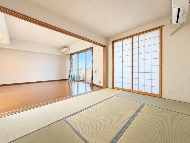 【和室】 | ニッセーさちが丘D棟　南万騎が原駅7分/2沿線3駅利用可/最上階Ⅾ | ◆静かでプライベートな空間。畳の香りと柔らかな床でリラックスでき、窓からは景色を眺められる。伝統的な日本文化に触れながら、落ち着いた時間を過ごせる。読書や瞑想、または趣味の活動にオススメです。