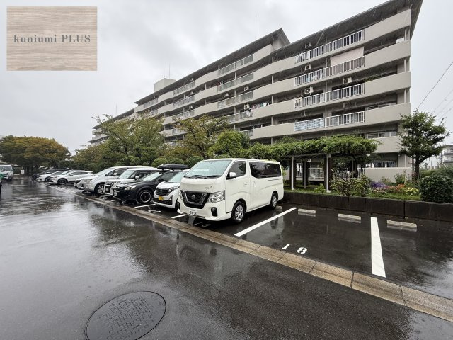 京橋南コーポ2号棟の駐車場