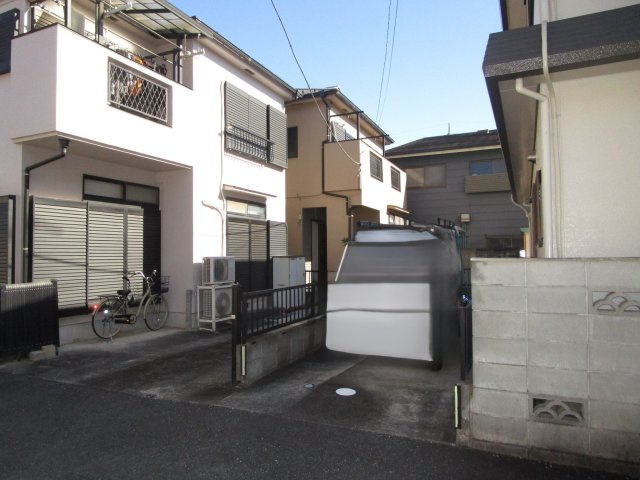 桶川市西　中古戸建の駐車場