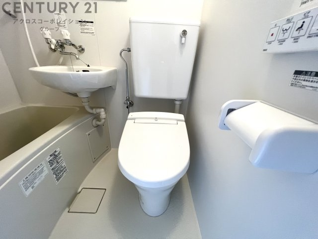 ユニットバス内のトイレです♪