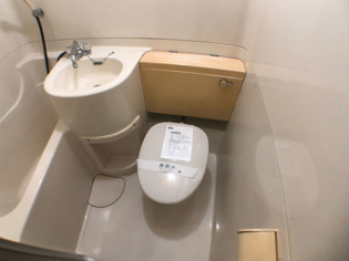 浴室内にトイレがあります！