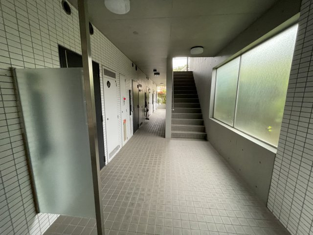 川崎市麻生区細山５丁目の賃貸マンションのロビー