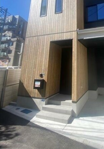 北区滝野川６丁目の一戸建ての玄関