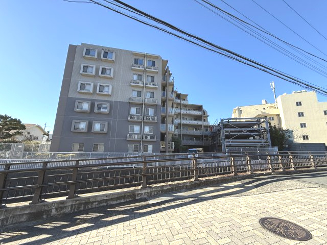 海まで3分！「クオス葉山森戸海岸」　2階の外観|陽当良好