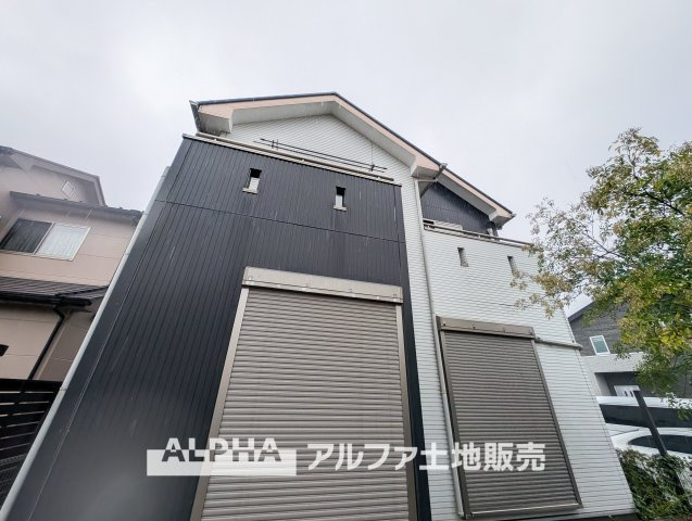 あきる野市草花の中古一戸建の外観|【Comfortable Home】◆土地面積169.53平米◆4LDKと屋根裏収納を備えた中古戸建。家族それぞれの暮らしに対応できる住まいです。