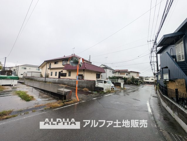 あきる野市草花の中古一戸建の外観|【Peaceful Residence】◆閑静な住宅街◆第一種低層住居専用地域に位置する住まい。落ち着いた街並みの中で新生活を始められます。