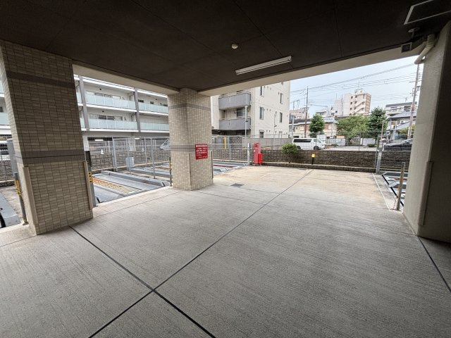 ONE ROOF FLAT NISHINOMIYAの駐車場
