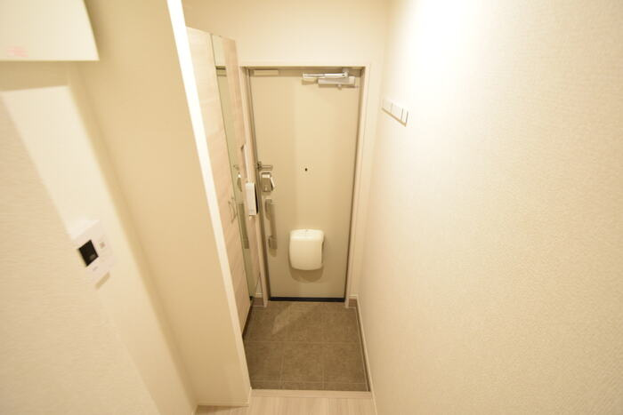 コンフォール赤坂の玄関