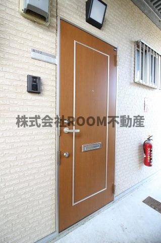 都城市郡元町のアパートの玄関|明るい玄関です