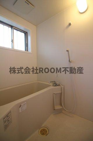 都城市郡元町のアパートの浴室|コンパクトで使いやすいお風呂です