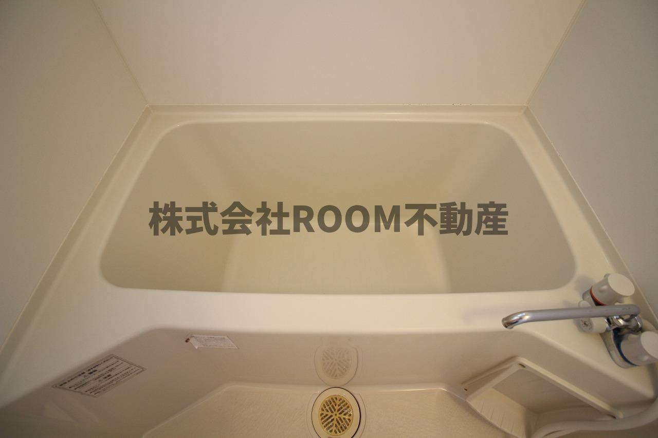 都城市郡元町のアパートの浴室|ゆったり過ごせるお風呂です