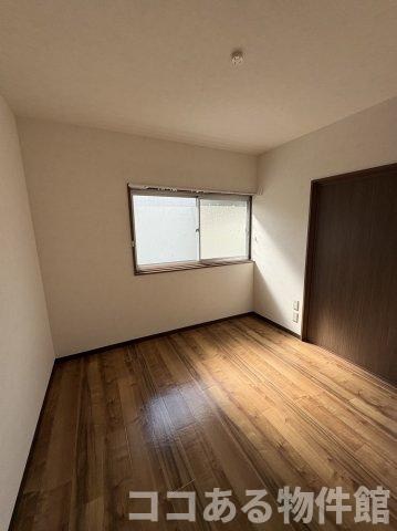 下畑町貸家の洋室