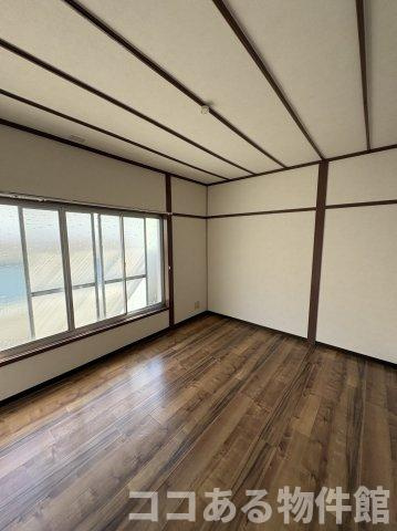下畑町貸家の洋室