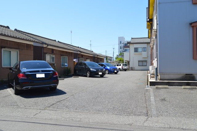 オータムポエムの駐車場