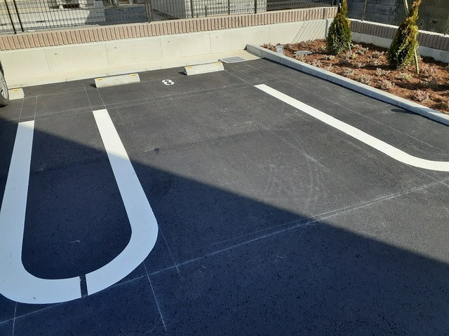 レーヴの駐車場