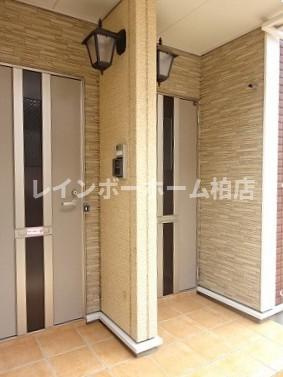特典：仲介手数料が50％OFFです‼のエントランス