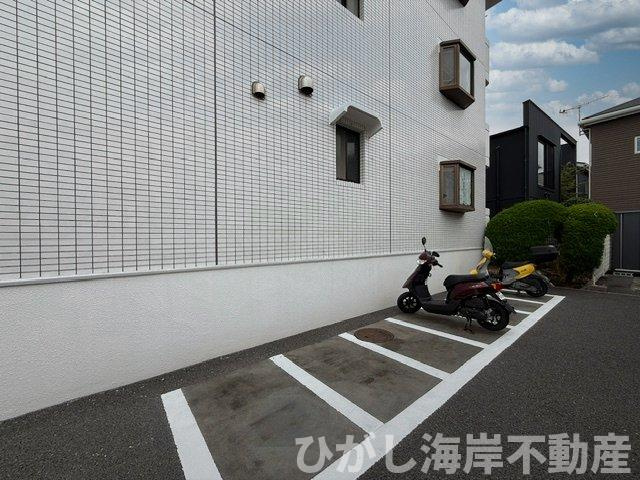 ラポール茅ヶ崎今宿の駐車場|敷地内バイク置場