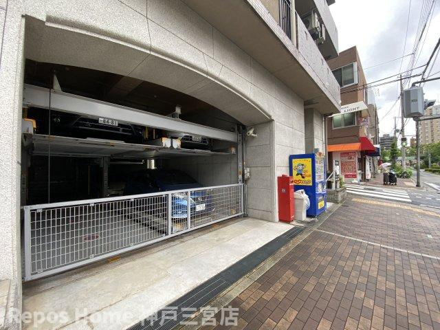 エステムコート神戸・県庁前の駐車場