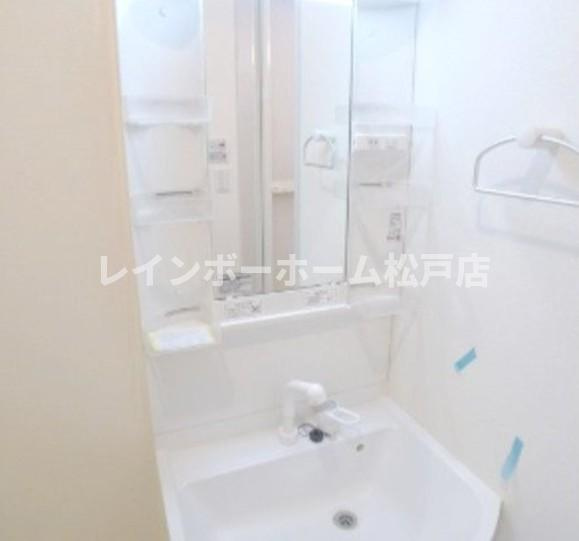 仲介手数料（賃料の1.10ヵ月）の50％OFF対象物件！の独立洗面台|独立洗面台、朝の身支度には欠かせません