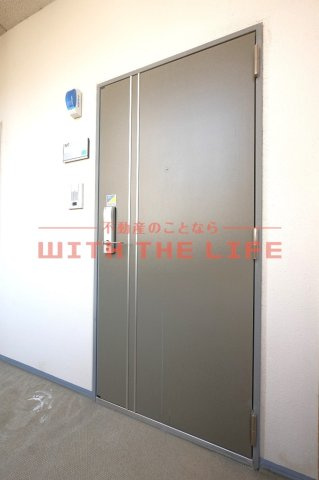 グランドウェルストーン【10，000円キャッシュバック対象物件】の玄関|収納もある玄関です