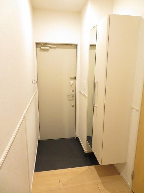 プレゾン・ピエスの玄関