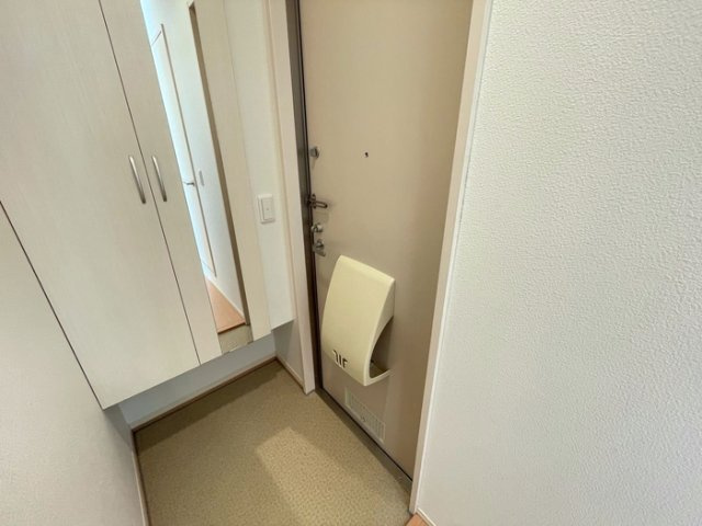 K・フルールBの玄関
