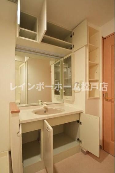 メイクスＥ棟【仲介手数料：50％OFF】対象物件！の洗面所|コンパクトで使いやすい洗面所