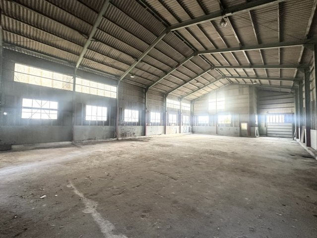 川越町豊田　工場の駐車場