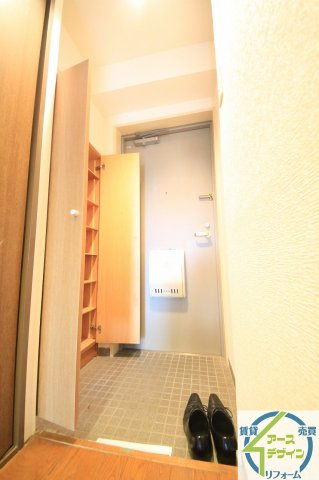 YKハイツ西明石の玄関