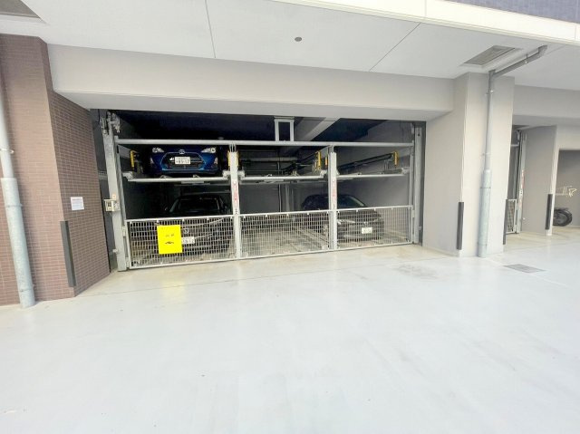 S-RESIDENCE新大阪駅前の駐車場