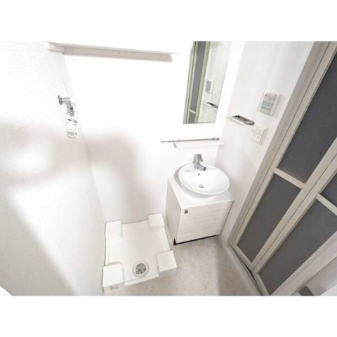 エスリード新大阪ラヴァーグの洗面所