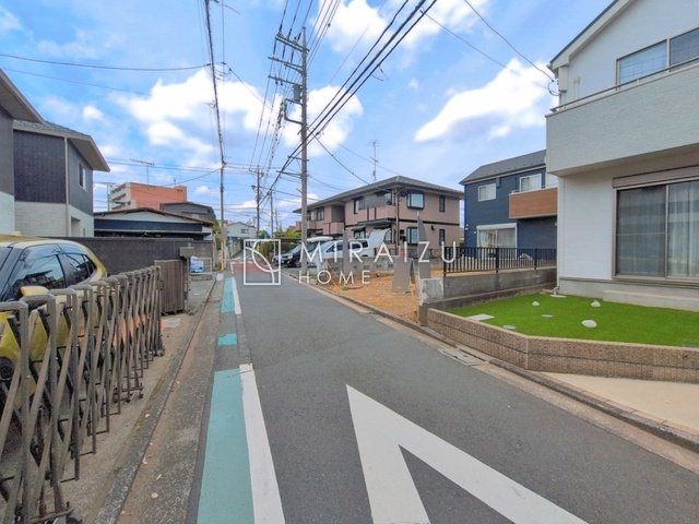 【前面道路含む現地写真】 | どういった間取りにしよう。どの部屋をどう使おう、インテリアはどうしよう、想像するだけでわくわくしちゃいますね。マイホーム計画が楽しみですね☆