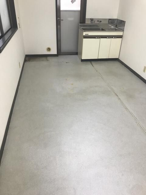 鶴が台事務所の内装