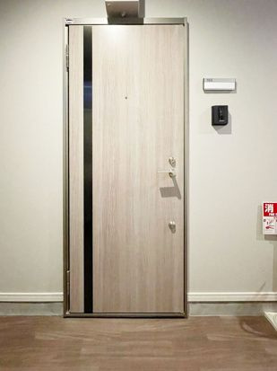カプレットネロＮの玄関