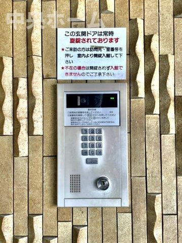 GSハイム第2金町の防犯設備|【オートロック】オートロックシステムでセキュリティ充実。当たり前ですが、安全で安心して暮らすのって大事ですよね。お探しのご条件でオートロック付きの物件を探す方も多いですがやはりセキュリティは大事です。