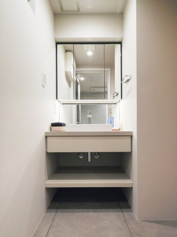 カーサ三田の洗面所|カーサ三田：三面鏡が付いた収納力もある洗面化粧台です！