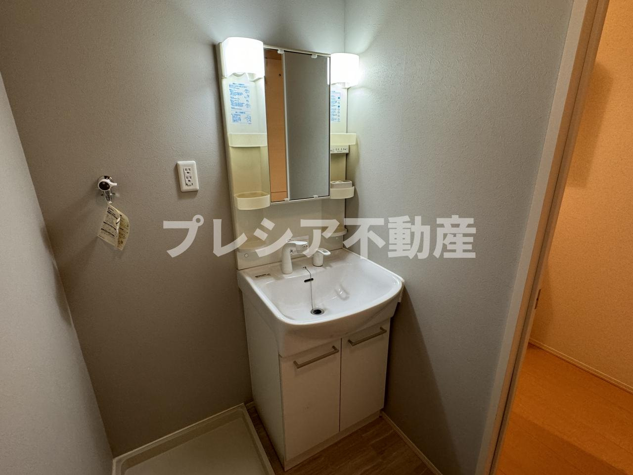 ルノン瓦林の独立洗面台
