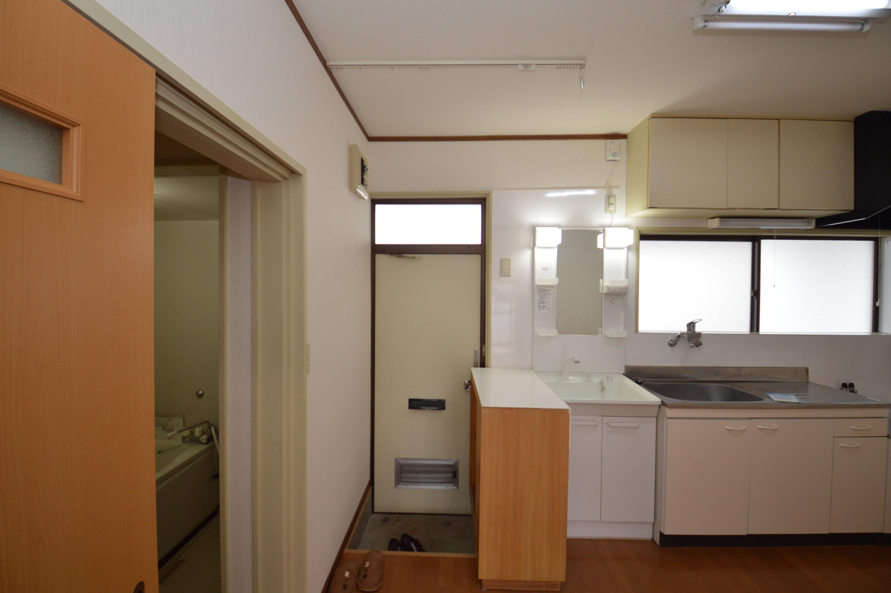 新潟市東区石山のアパートの玄関