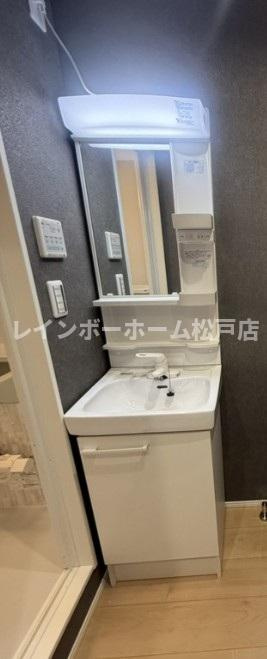 KT松戸六実の洗面所|ゆったりとスペースのある洗面所