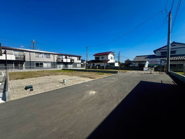 【前面道路含む現地写真】 | 【相生町第5期　現地外観】
※令和8年10月時点