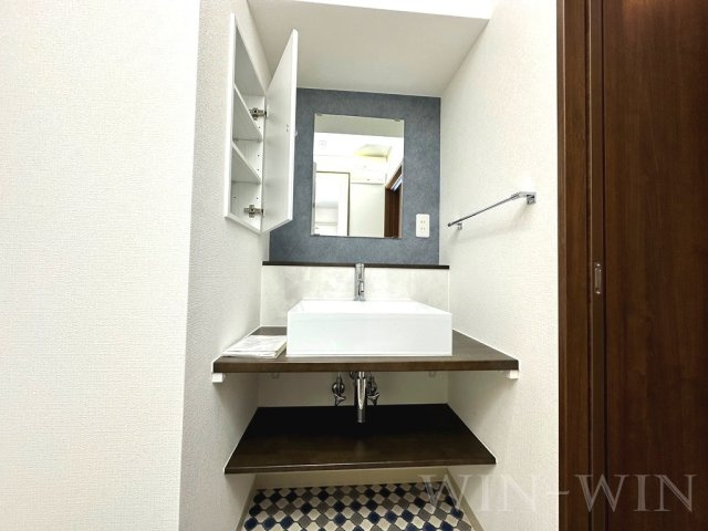 クレシタ大国の独立洗面台