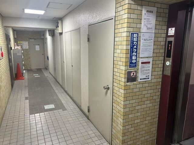 朝日関口マンションのエントランス