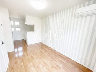 【居間・リビング】 | ＰＡＲＫ　ＴＥＲＲＡＣＥ　新松戸Ⅱ | 洋室のお部屋です。